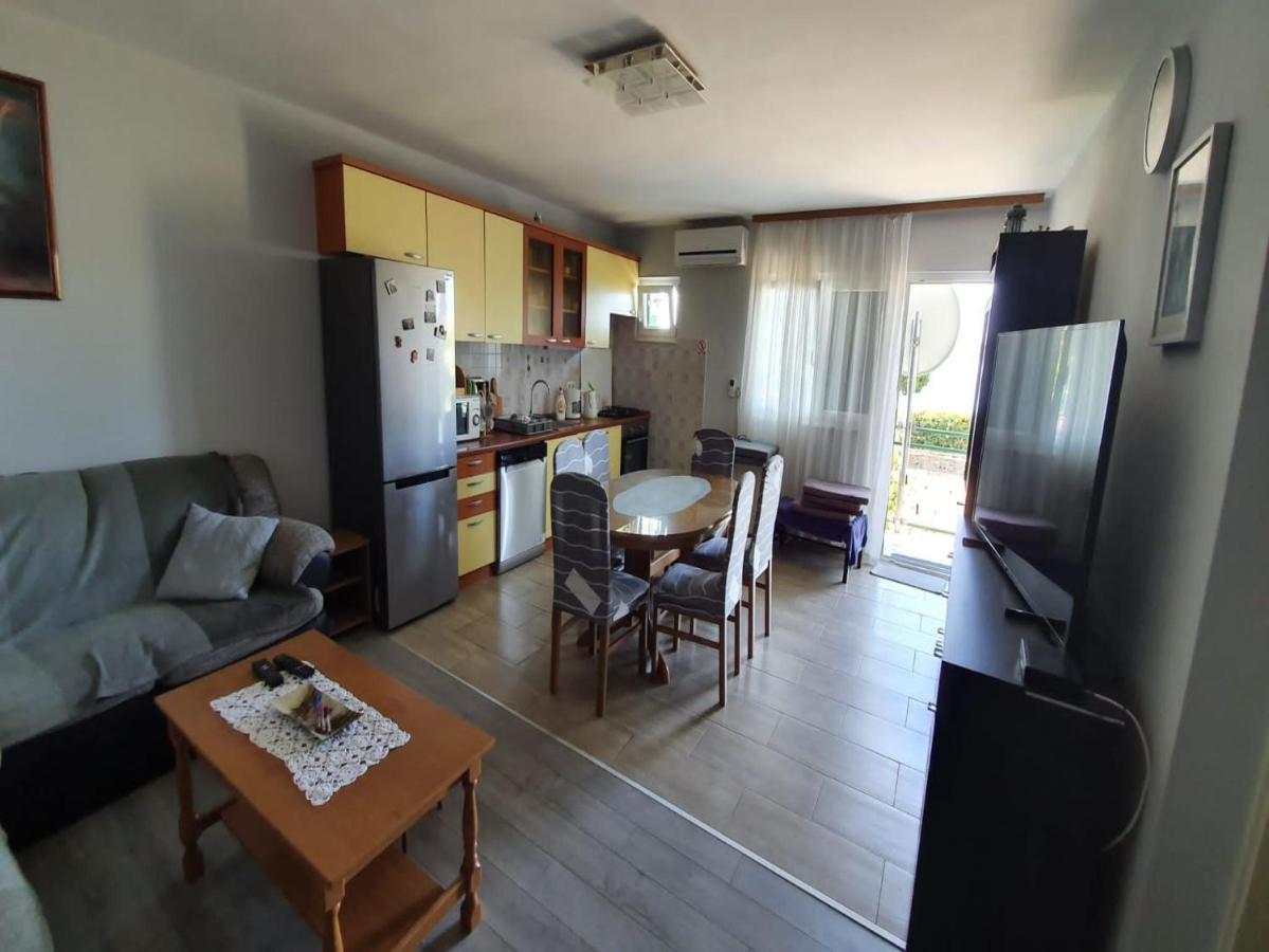 Apartment Miro Каштела Екстер'єр фото